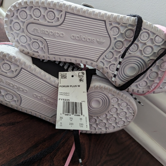 Adidas Forum Plus, "I Love Dance" size 5 NEW - Picture 6 of 6
